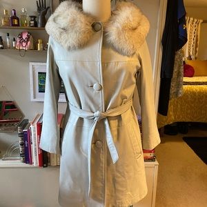 Spectacular dove grey leather and fur collar coat